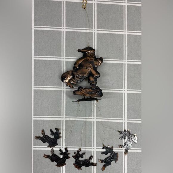 Vtg Santa & Reindeer Wind Chimes Rich Bronze Tone Metal Christmas Decor - Picture 9 of 12